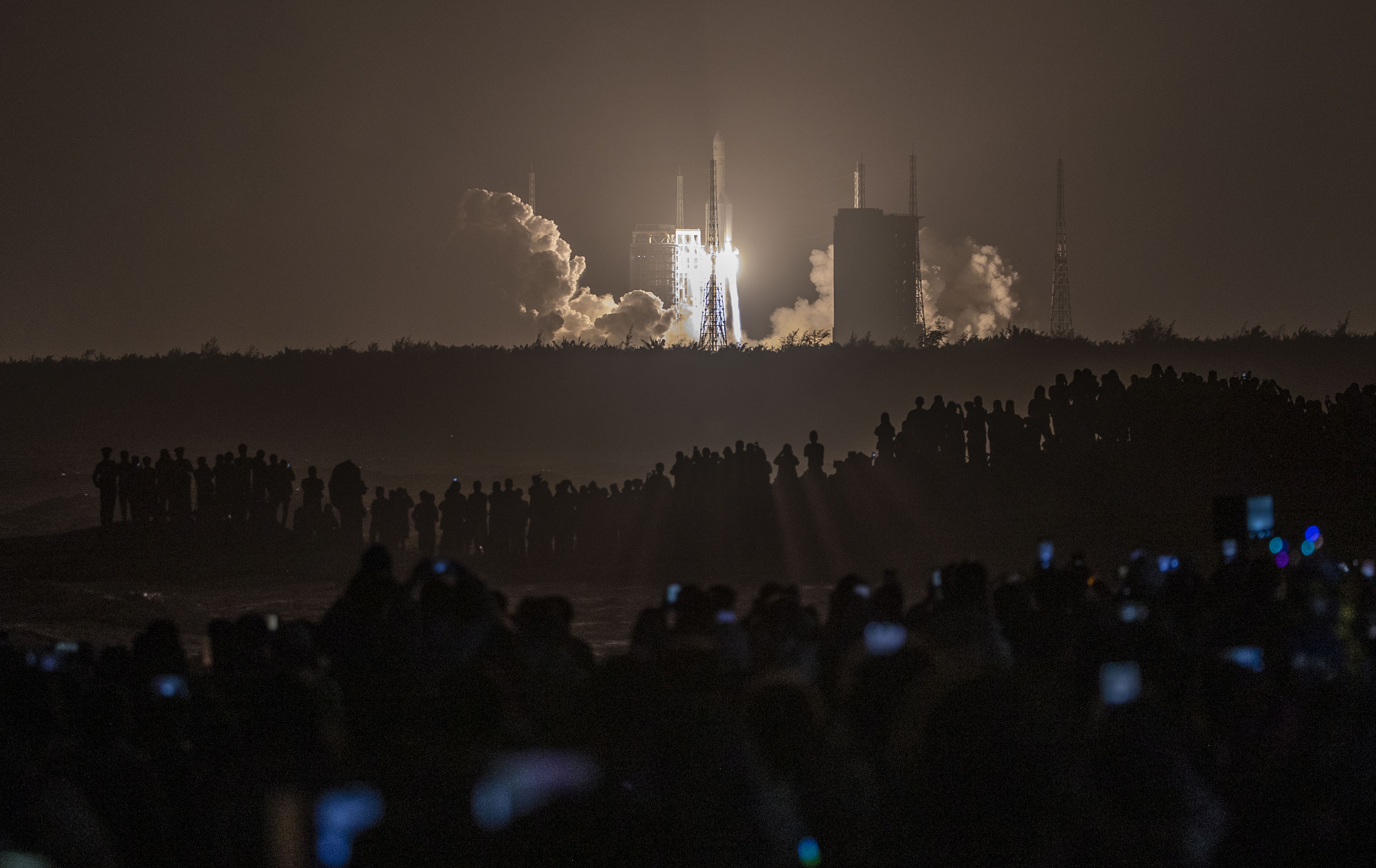 چین، کەپسوولێکی ناردە بۆشایی ئاسمان بۆ هێنانی بەرد و خاکی سەر مانگ